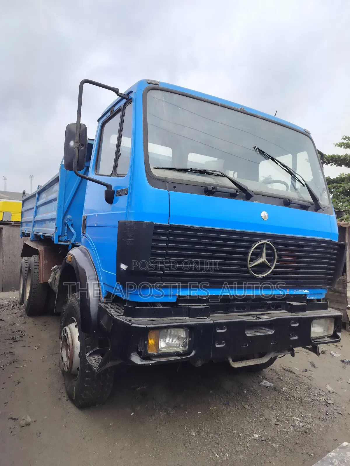 Mercedes Benz Tipper 2527 Ten Tyres