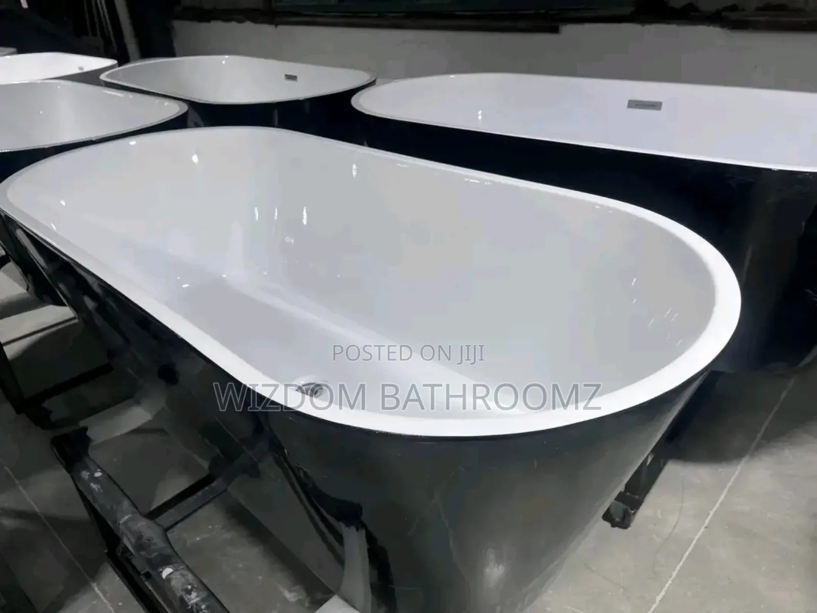 Black and White Luxury Bathtubs