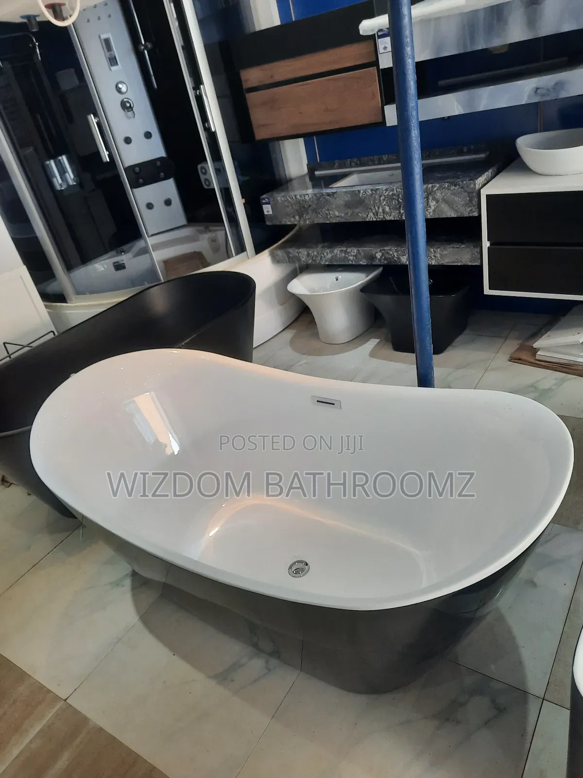 Black and White Luxury Bathtubs