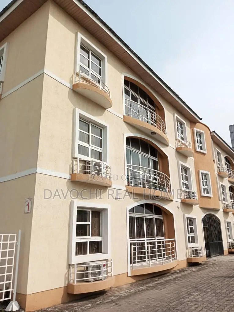Furnished 3bdrm Apartment in Osapa London for rent