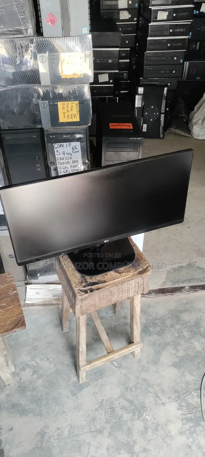 25 Ultra Wide LG Monitor