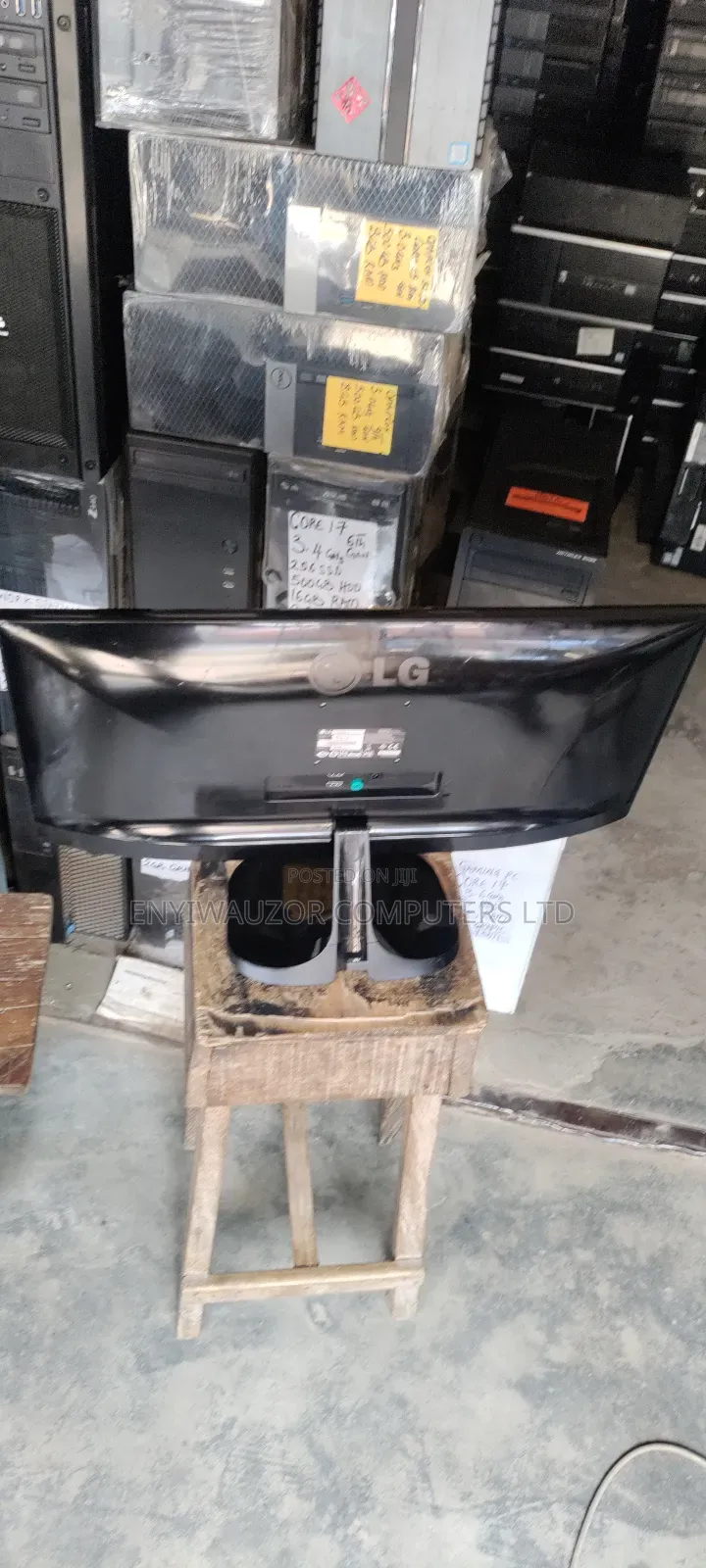 25 Ultra Wide LG Monitor