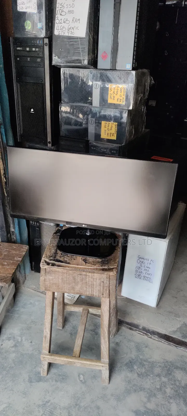 25 Ultra Wide LG Monitor