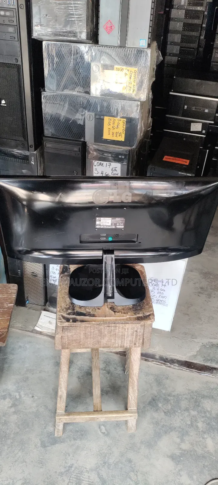 25 Ultra Wide LG Monitor