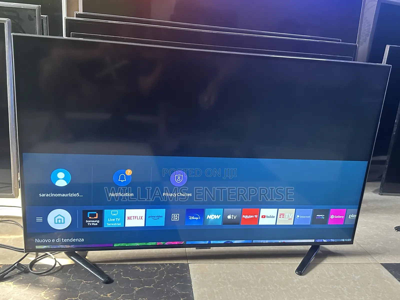 Samsung 43 Inches Au7170 Qled Smart TV
