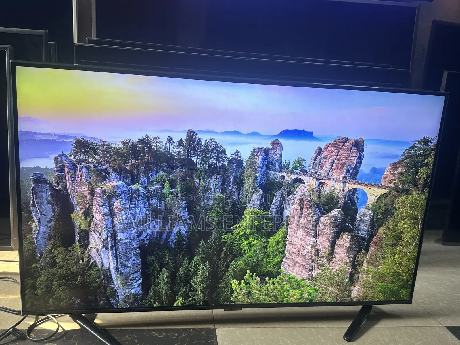 Samsung 43 Inches Au7170 Qled Smart TV