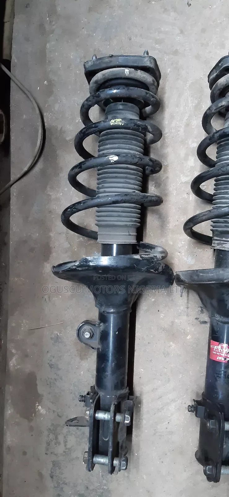 Back Shock Absorbers And Hubs Hyundai Tucson 2008 Model