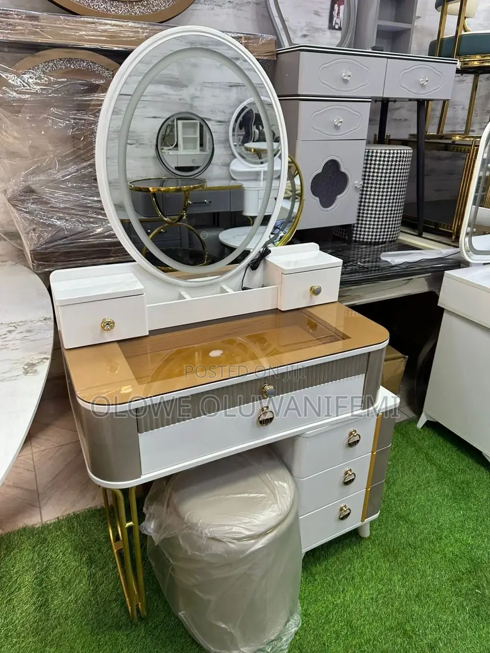 Dressing Mirror With Stool