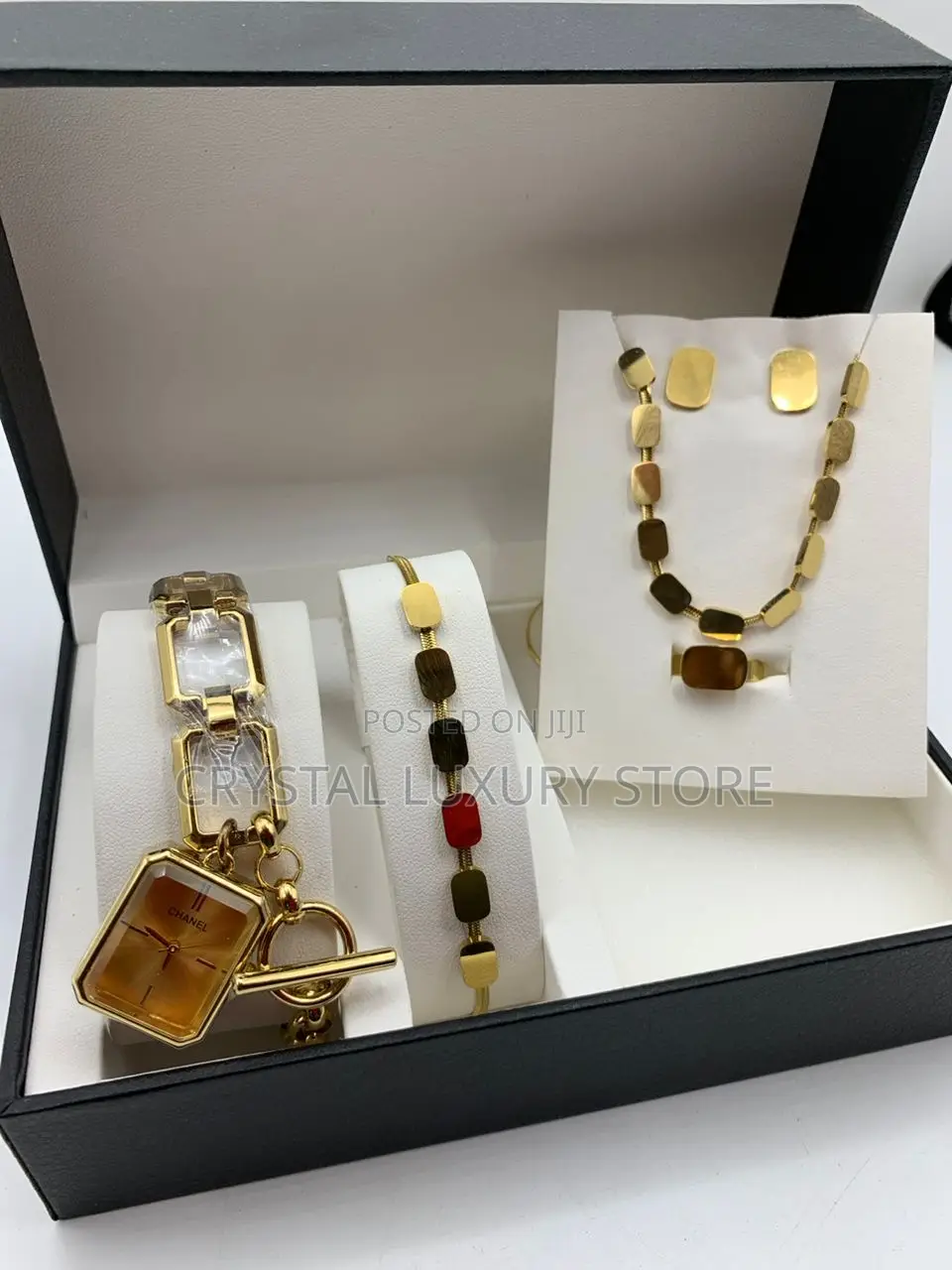 Cartier Quality Ladies Gift Set Wristwatch/Jewelries