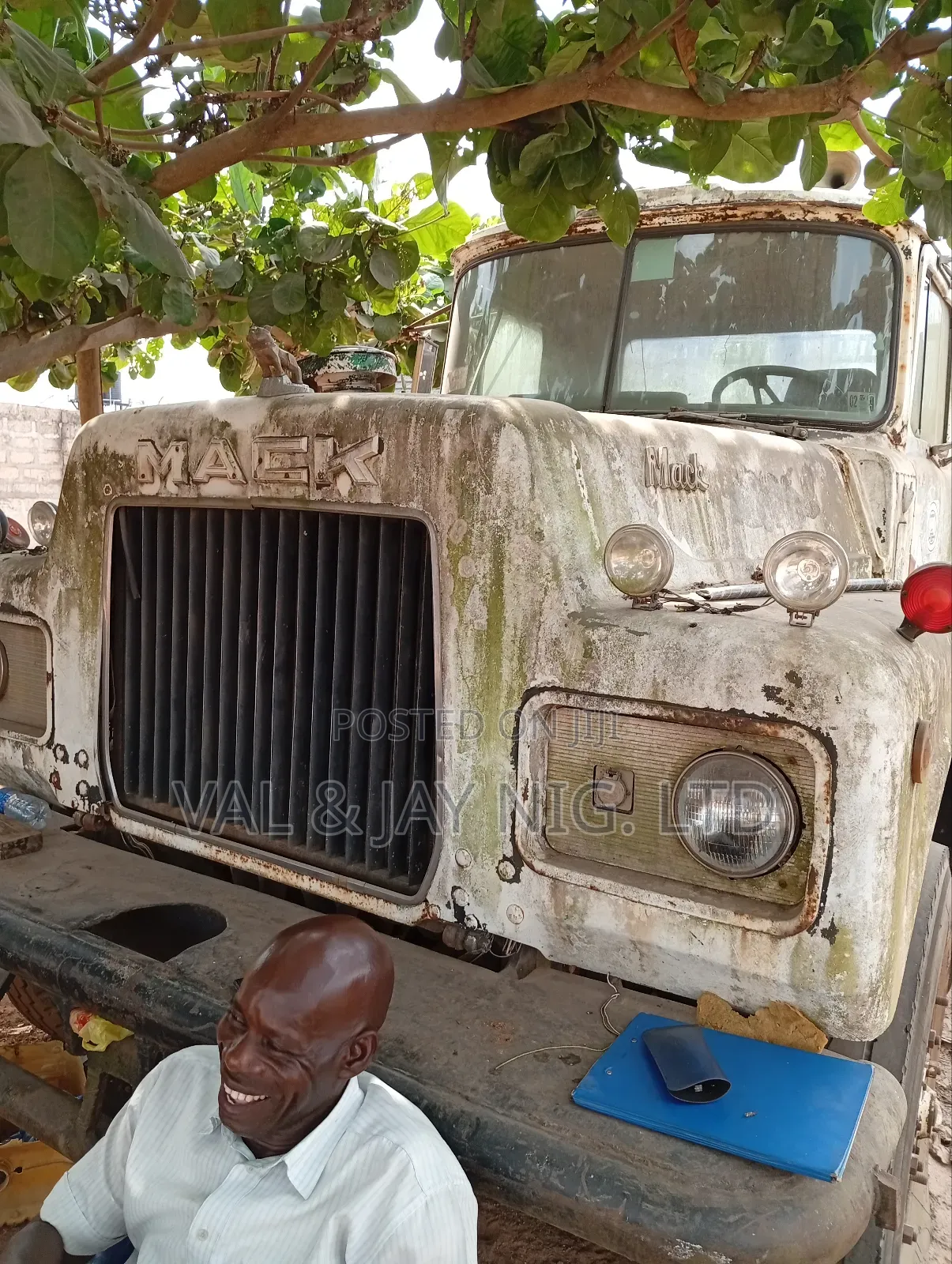 Mack R MODEL 6 Tyres Tipper Truck - Company Use