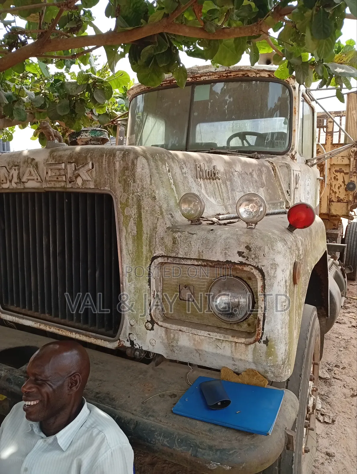 Mack R MODEL 6 Tyres Tipper Truck - Company Use