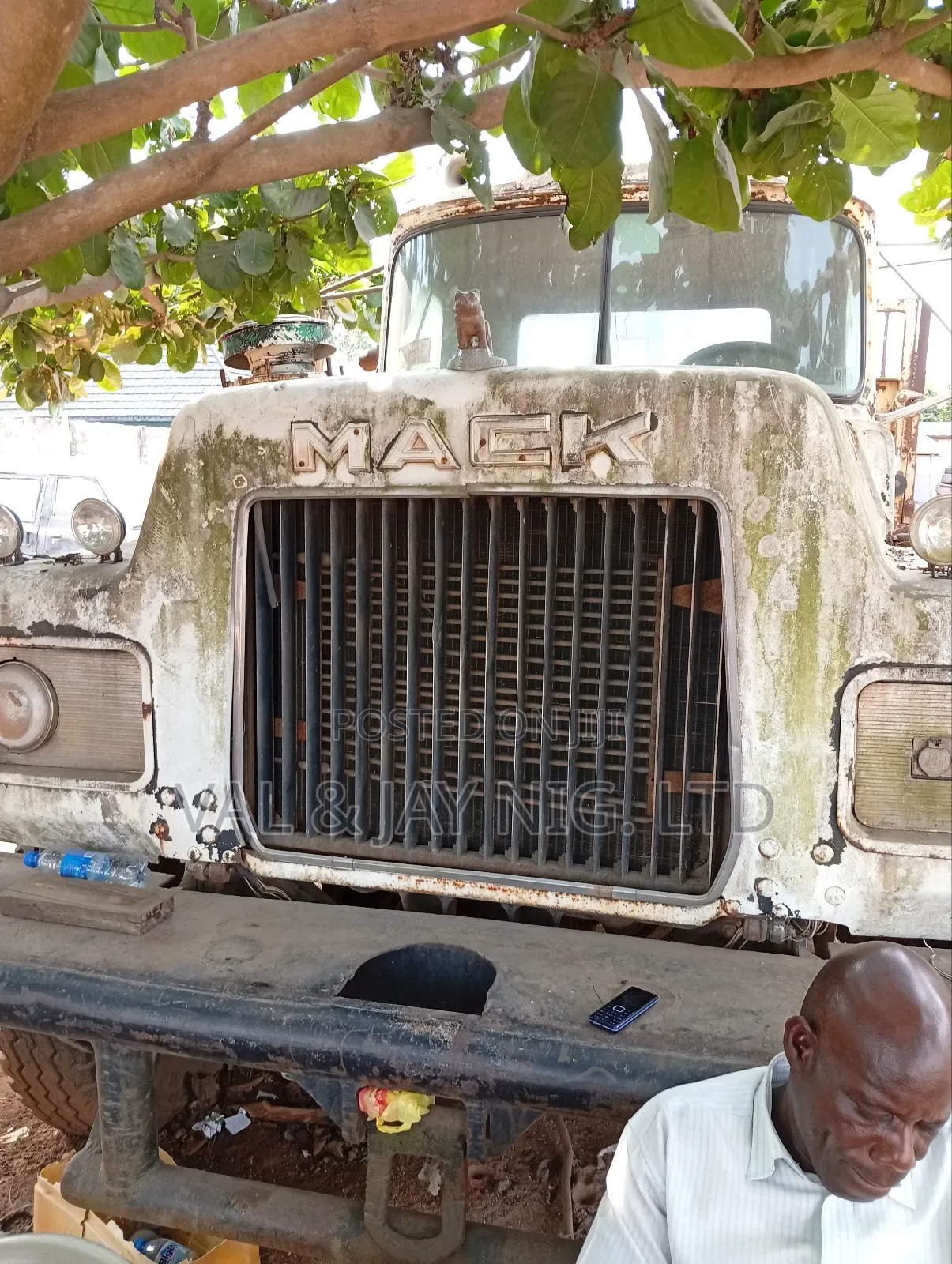 Mack R MODEL 6 Tyres Tipper Truck - Company Use