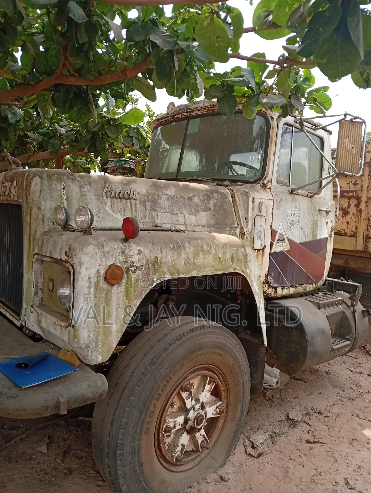 Mack R MODEL 6 Tyres Tipper Truck - Company Use