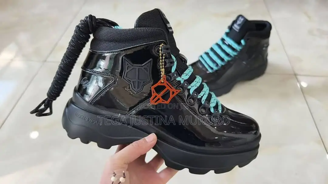 Necked Wolf Boot