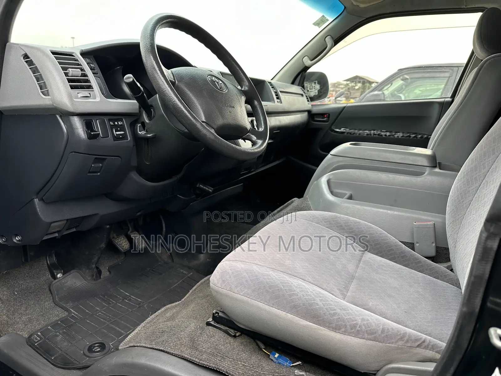 Toyota HiAce 2010 Black