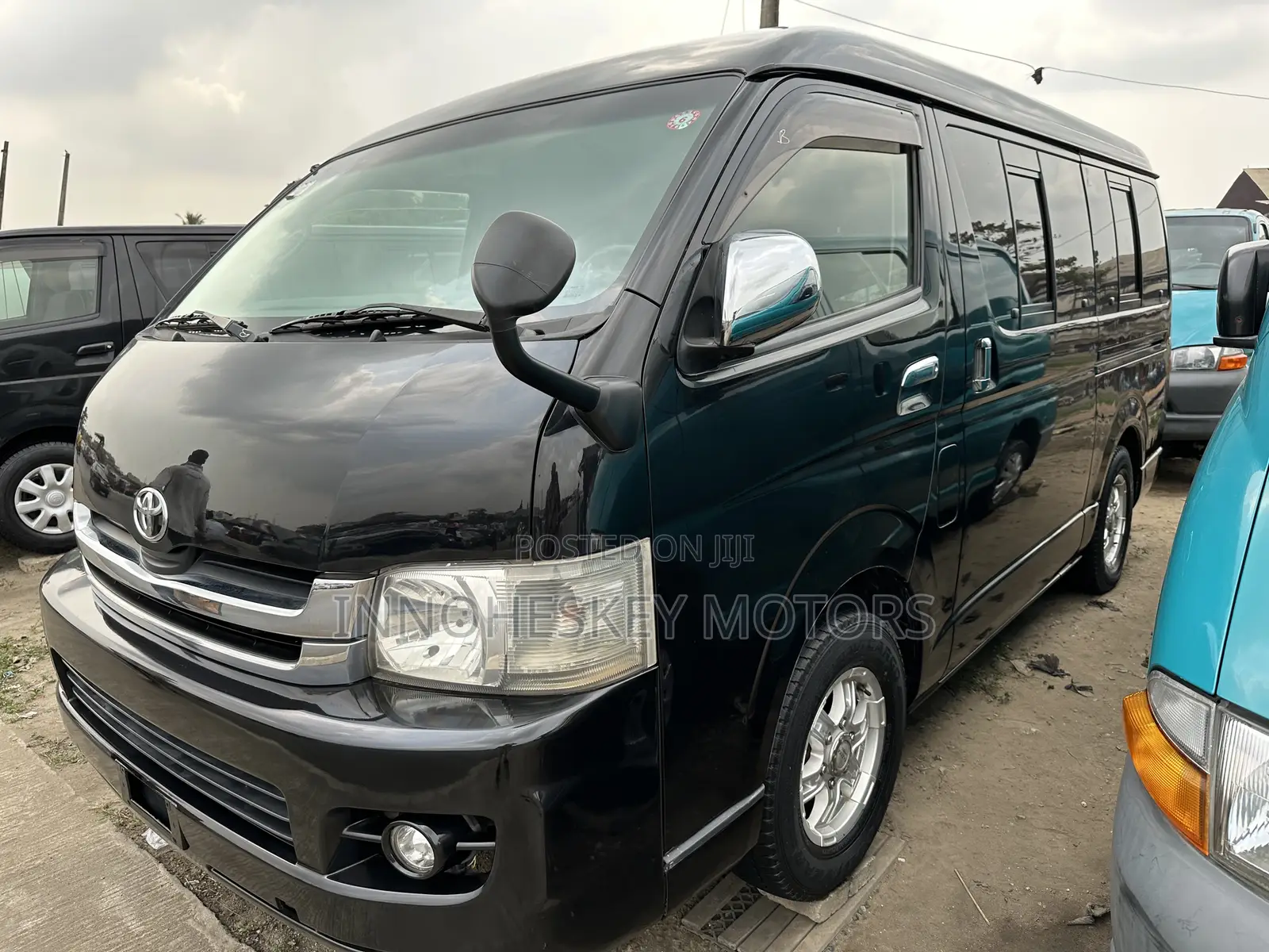 Toyota HiAce 2010 Black