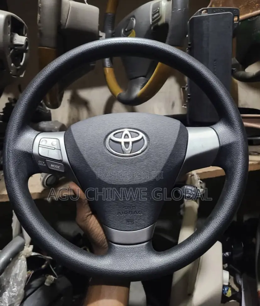 Toyota Venza Steering Airbag and Wheel.