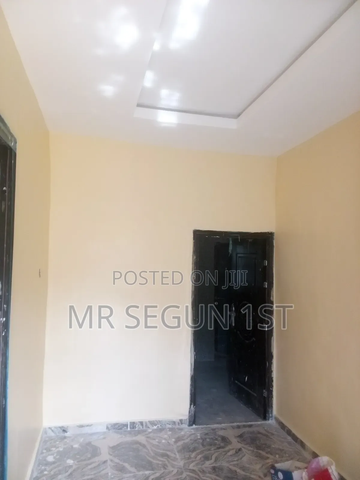 3bdrm Block of Flats in Common Wealth Estate, Akala Express for rent