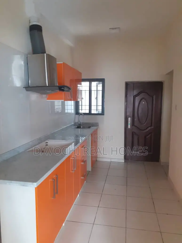 3bdrm Apartment in Orchid Road, Lekki for sale