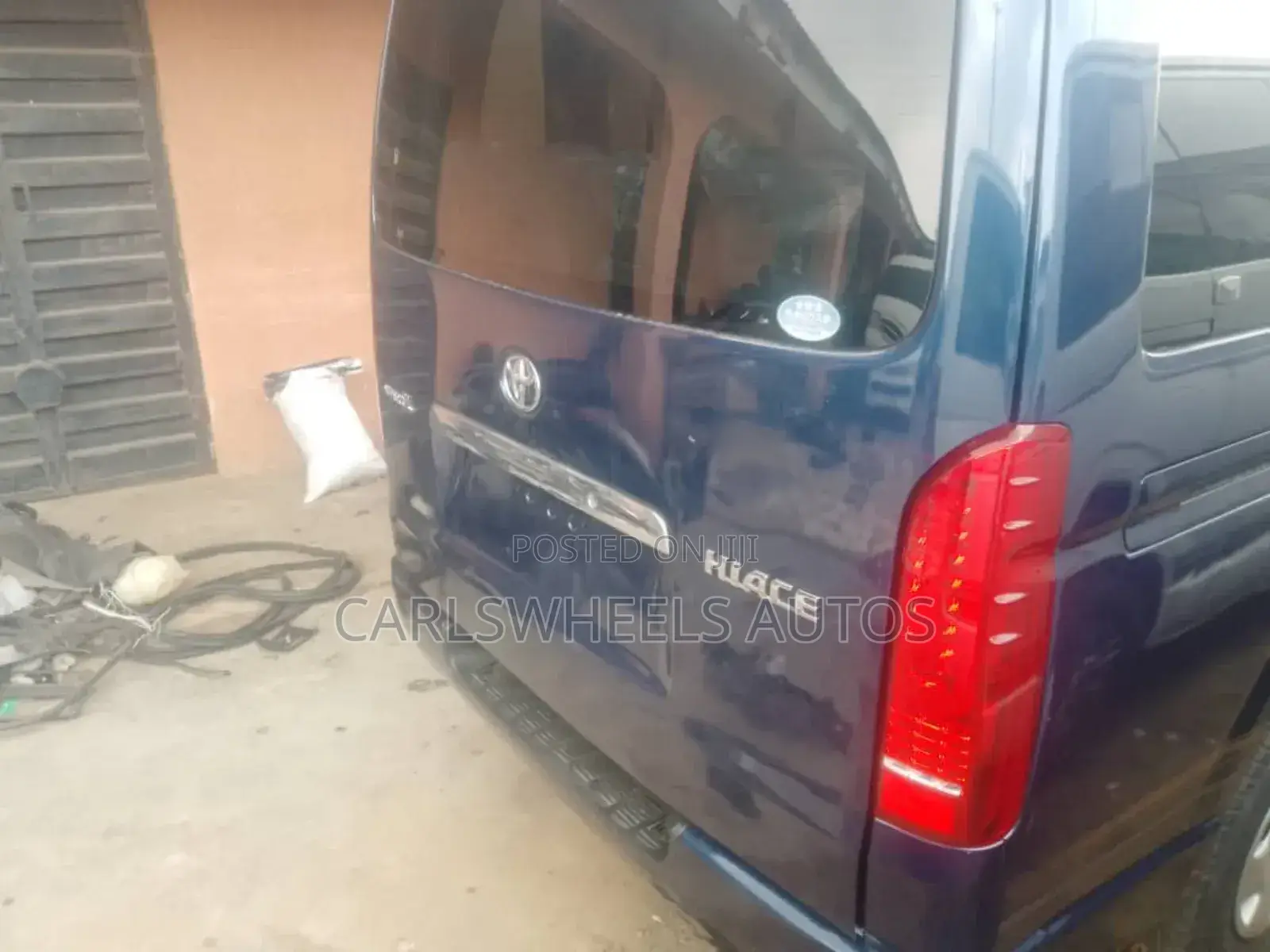 Toyota HiAce 2015 Blue
