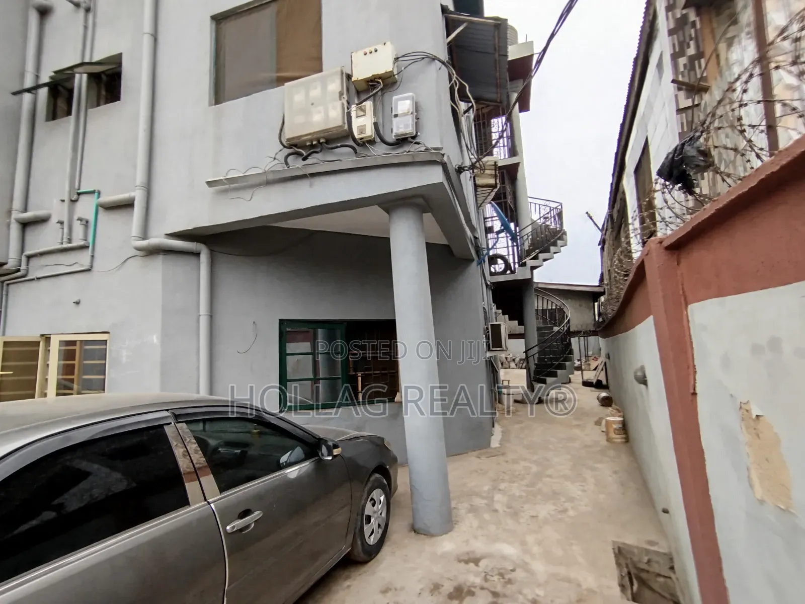 2bdrm Block of Flats in Oworonshoki / Shomolu for sale