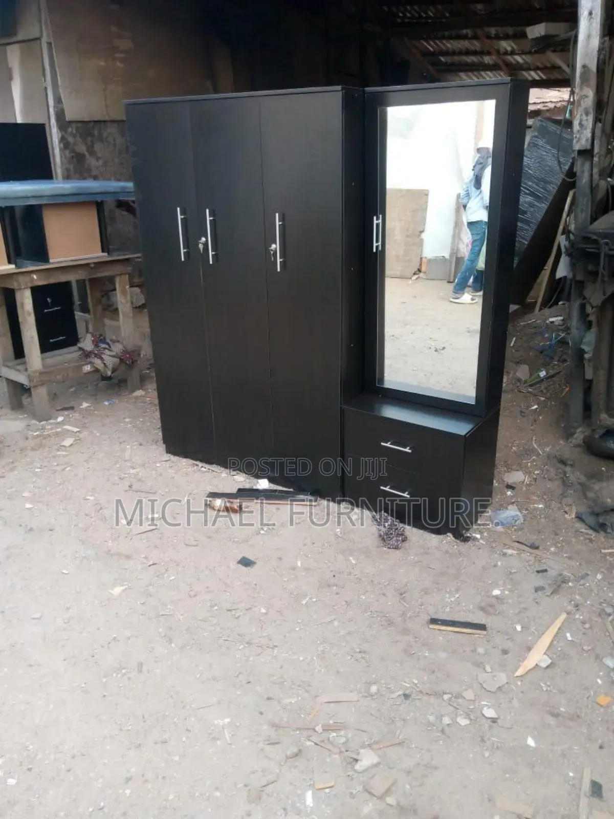 5 by 6 Wardrobe With 2 Drawers and Mirror