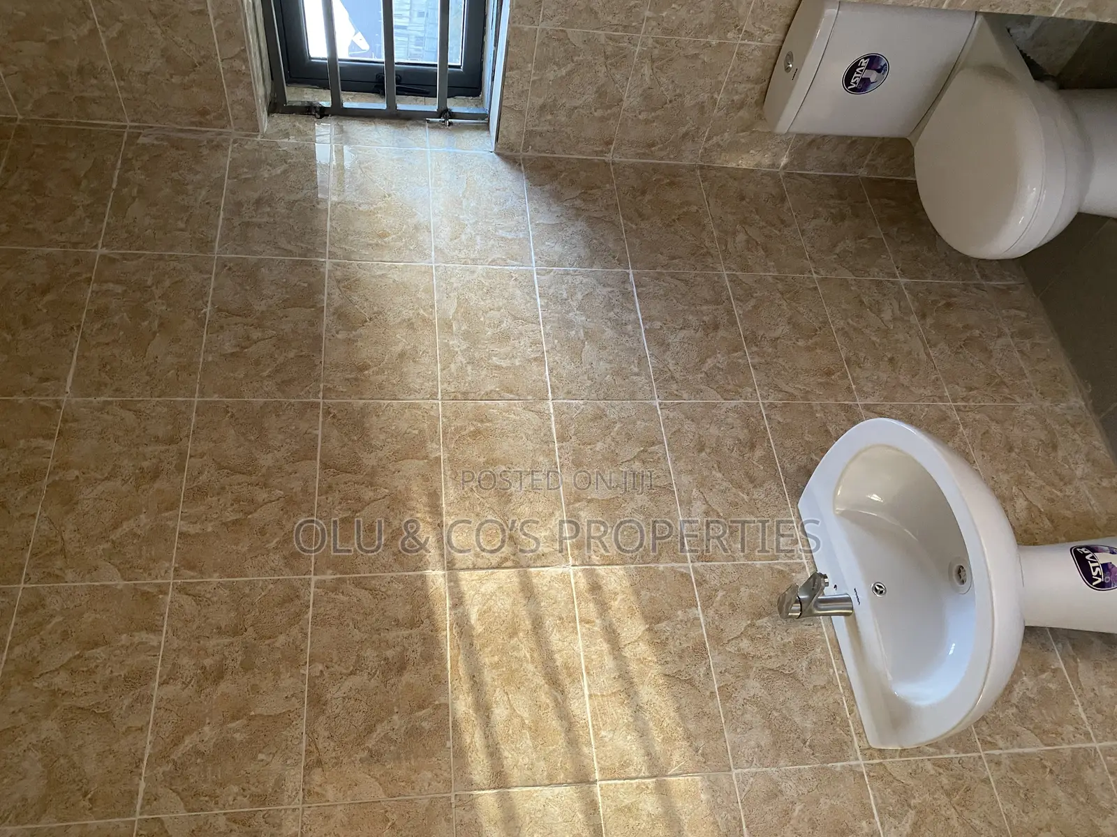 2bdrm Block of Flats in Pineville Estate, Lugbe District for rent