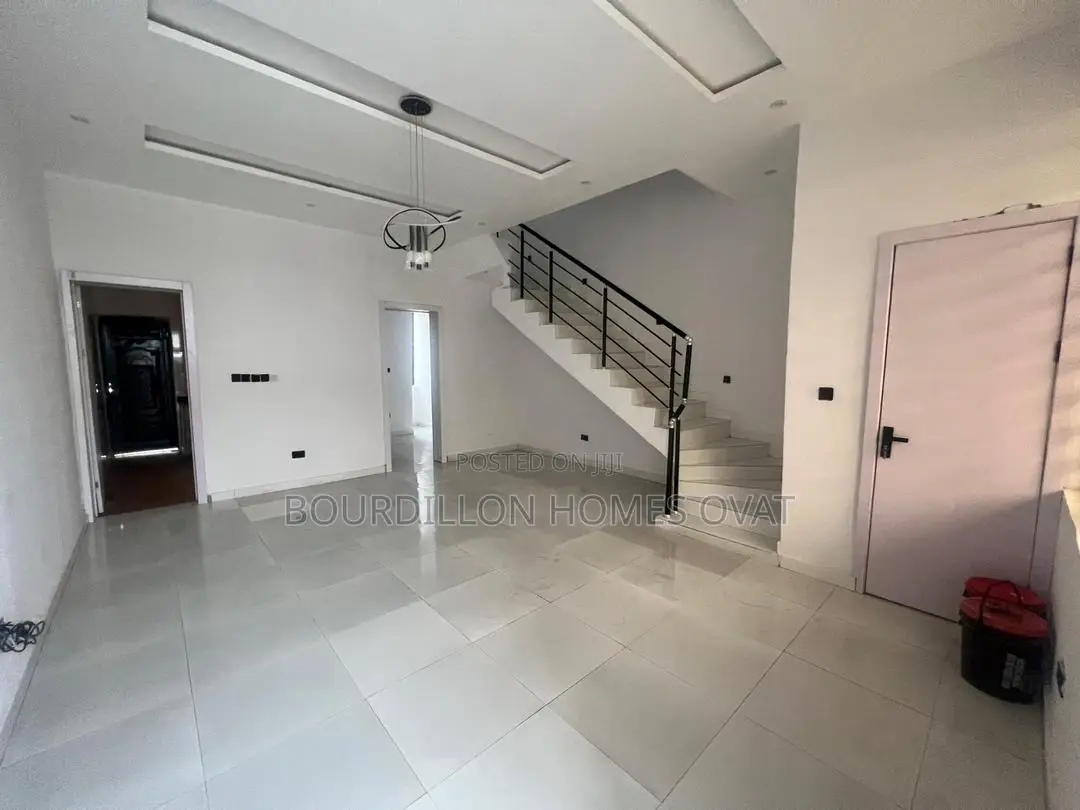 4bdrm Duplex in Ikota for sale