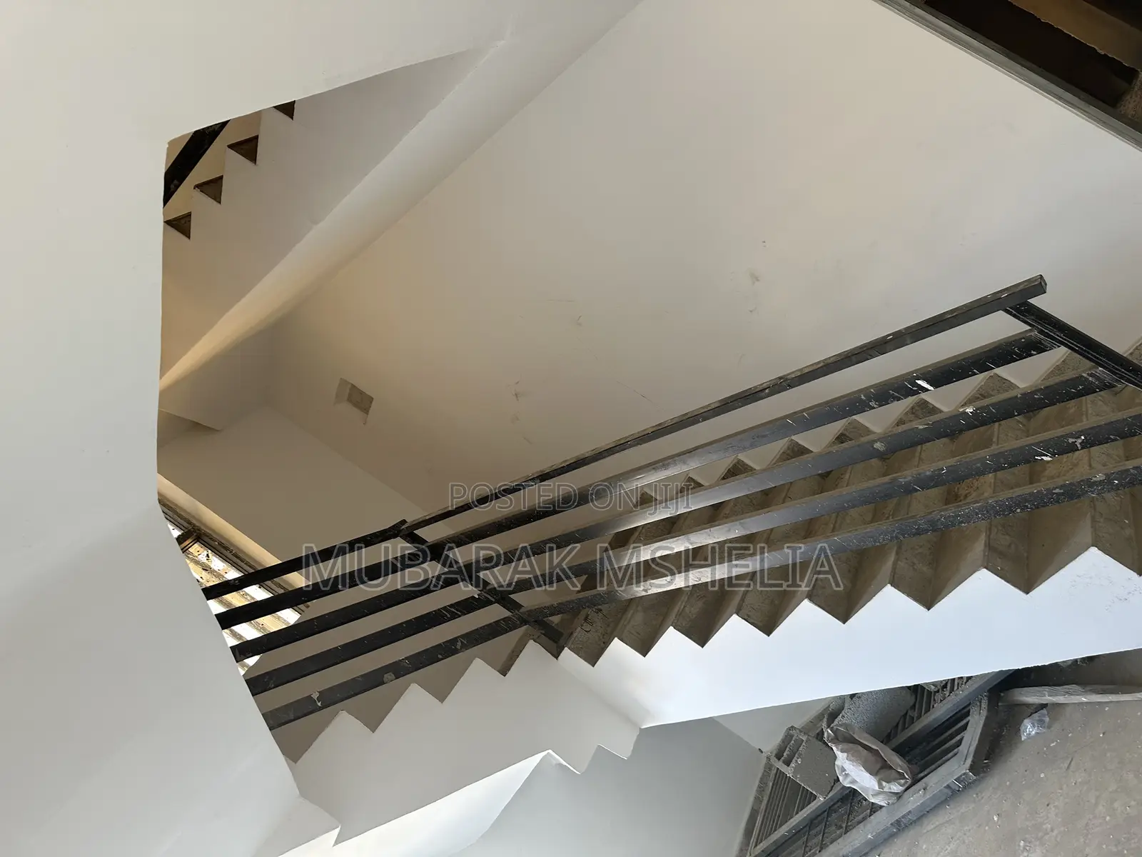 3bdrm Block of Flats in Idu Industrial for sale