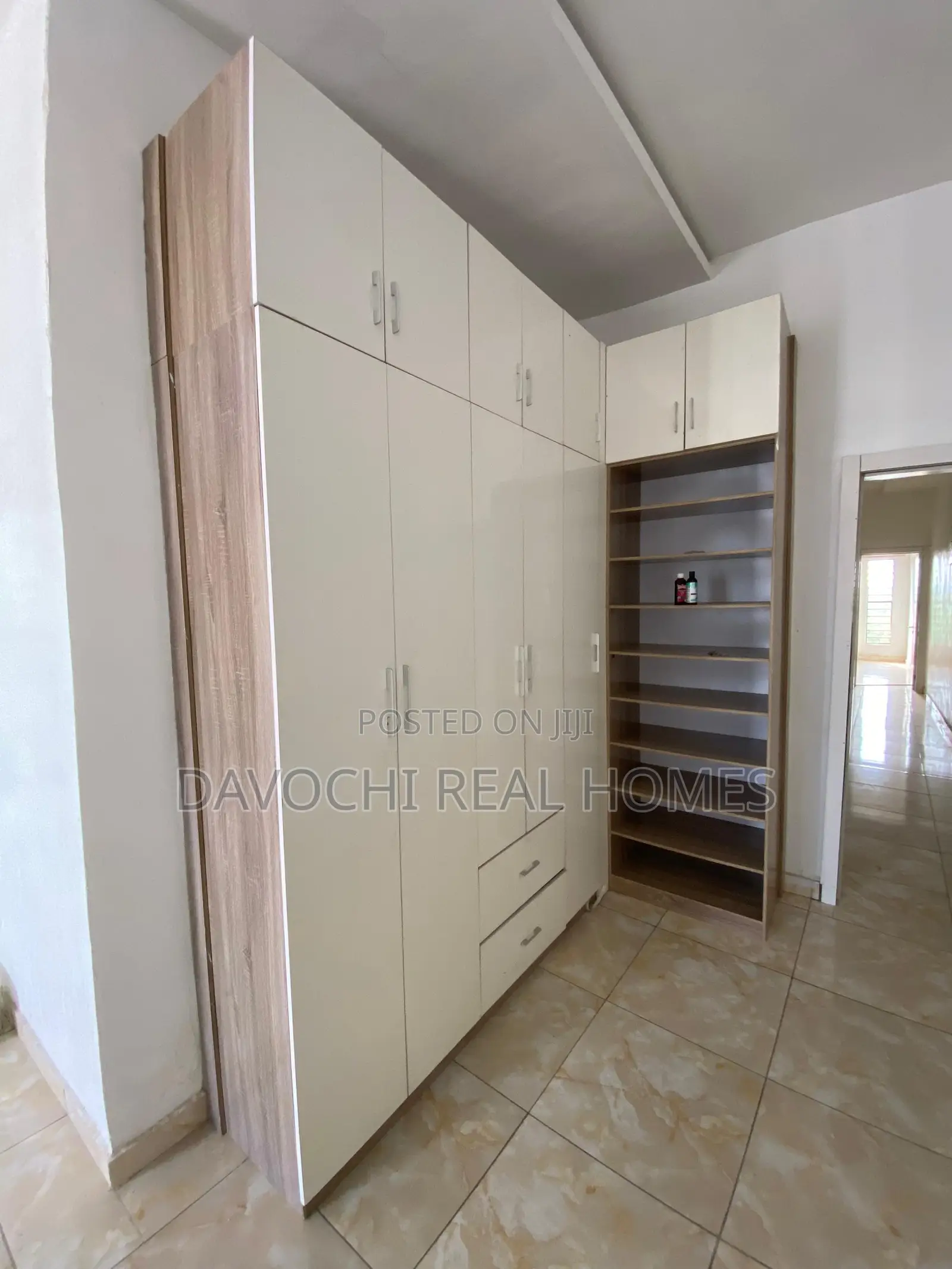 4bdrm Duplex in Chevron for rent