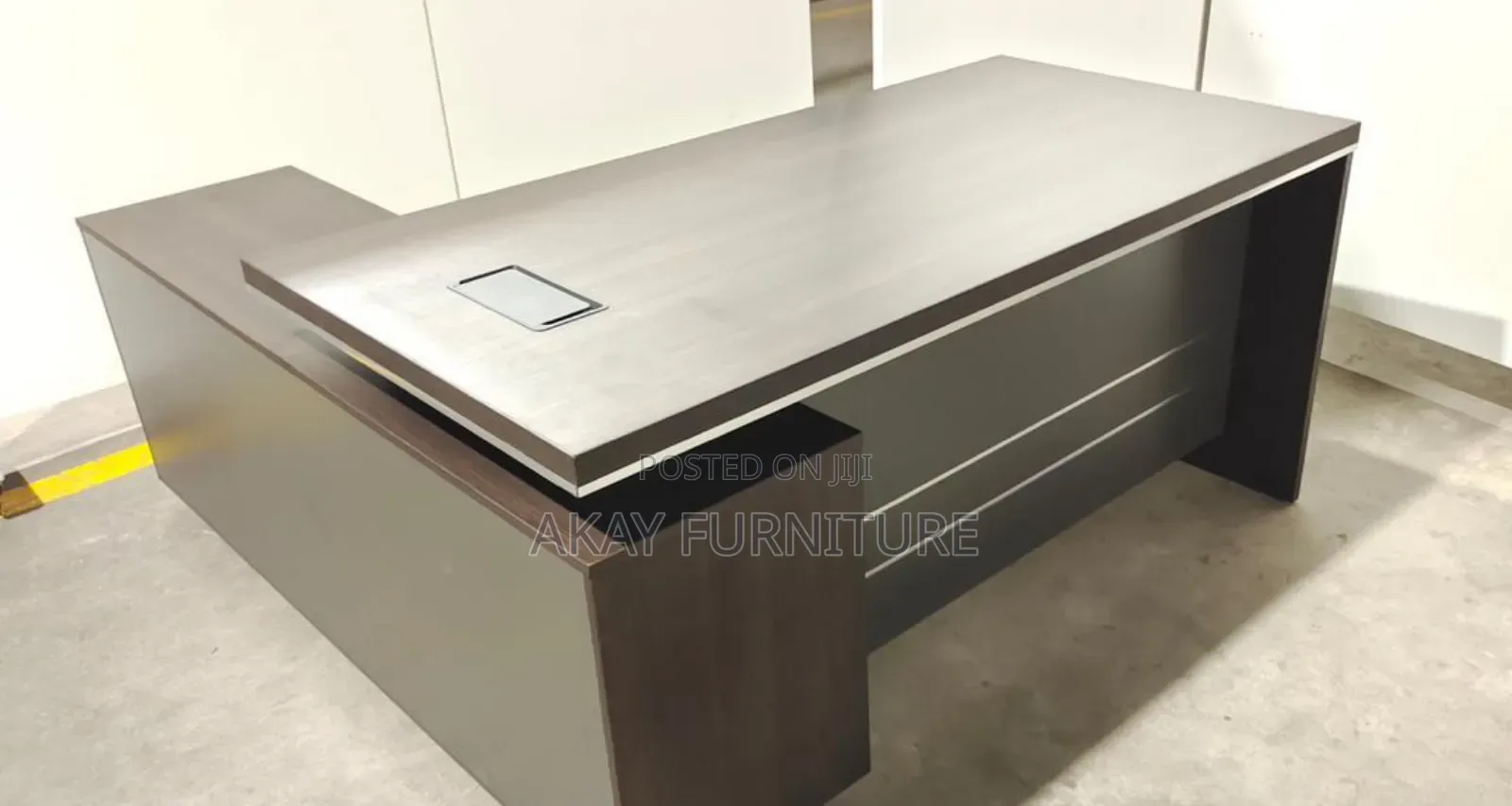 Executive Table In Size 1.6 Meters