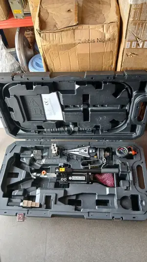 Flange Spreader With Pump