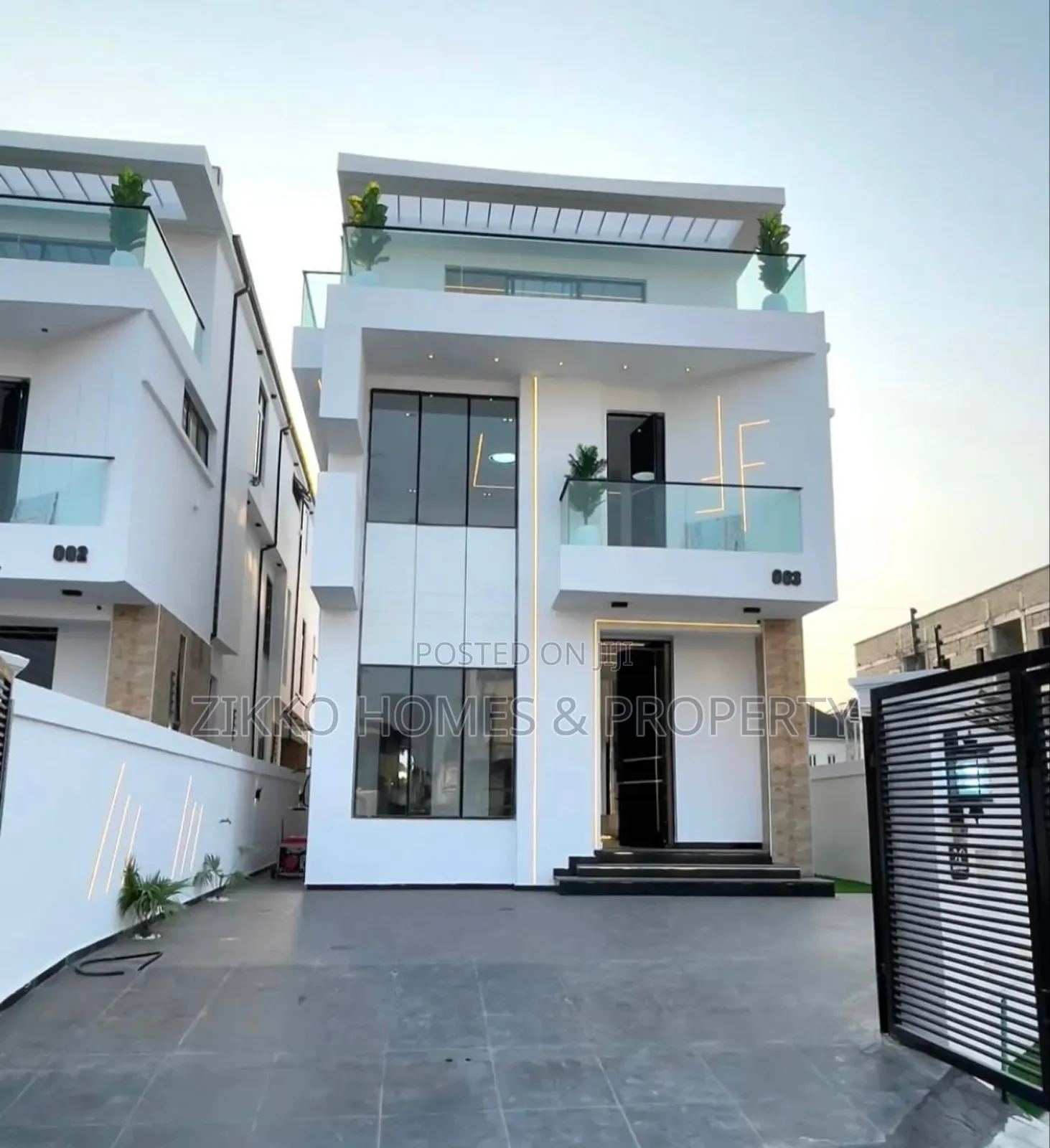 5bdrm Duplex in Vgc for sale