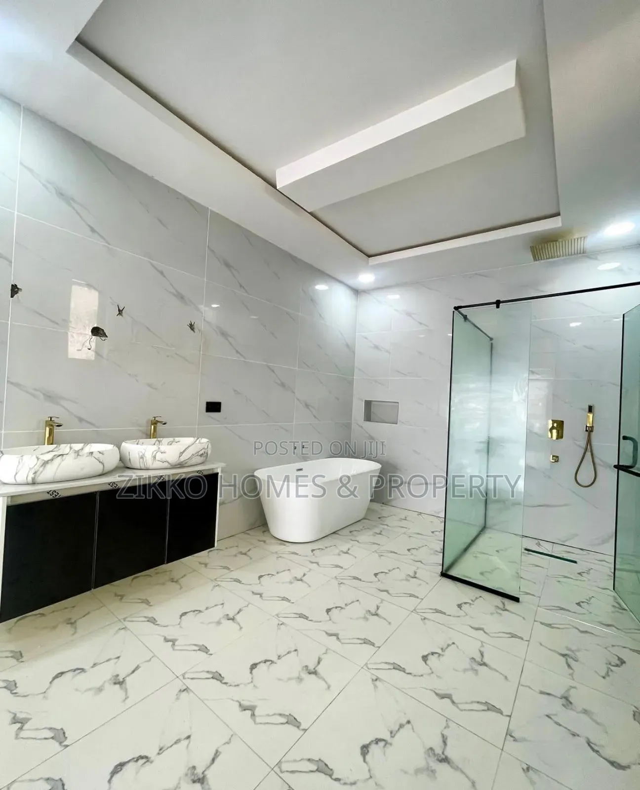5bdrm Duplex in Lekky County, Lekki for sale