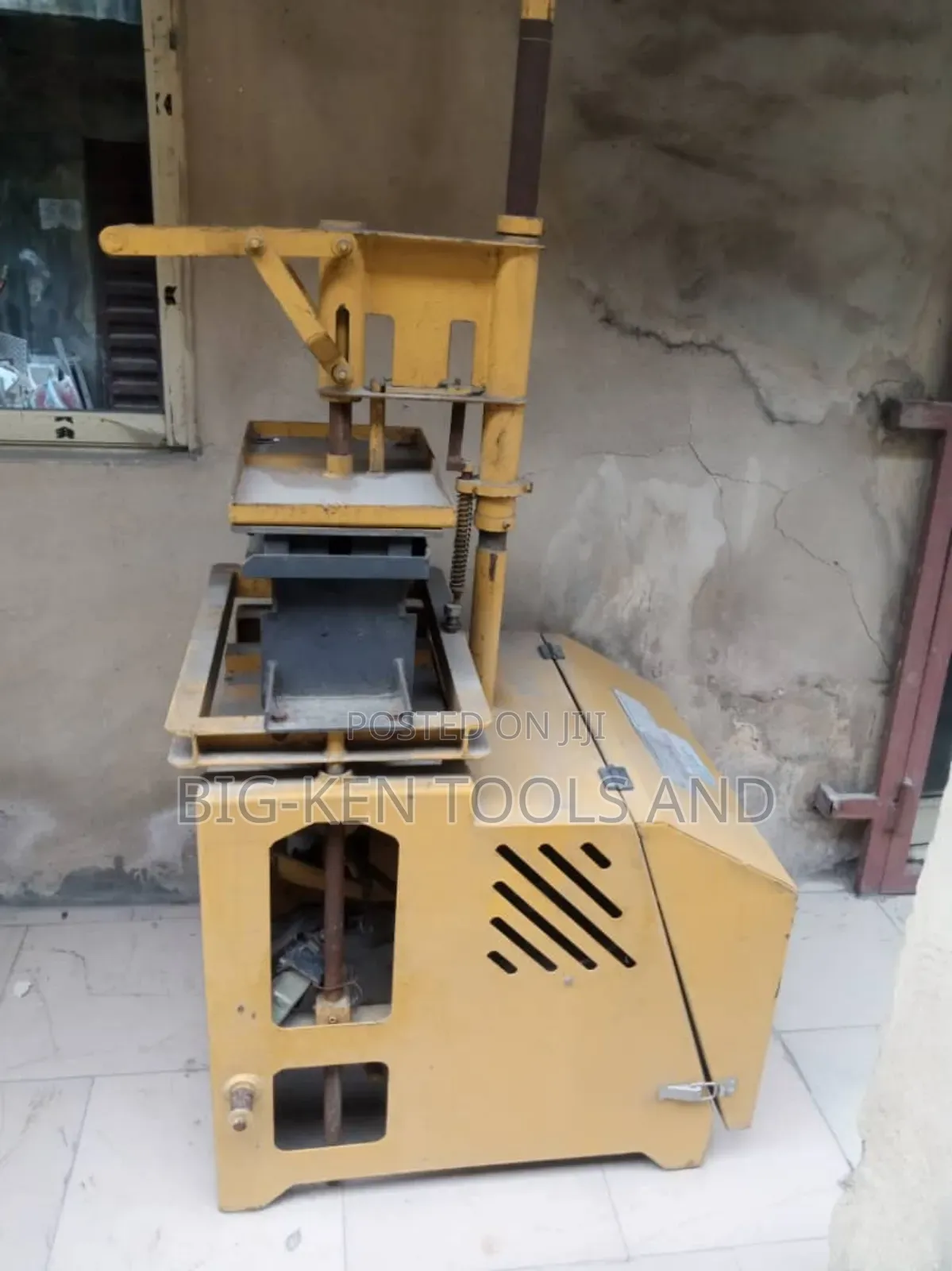 Engine Powered Block Moulding Machine