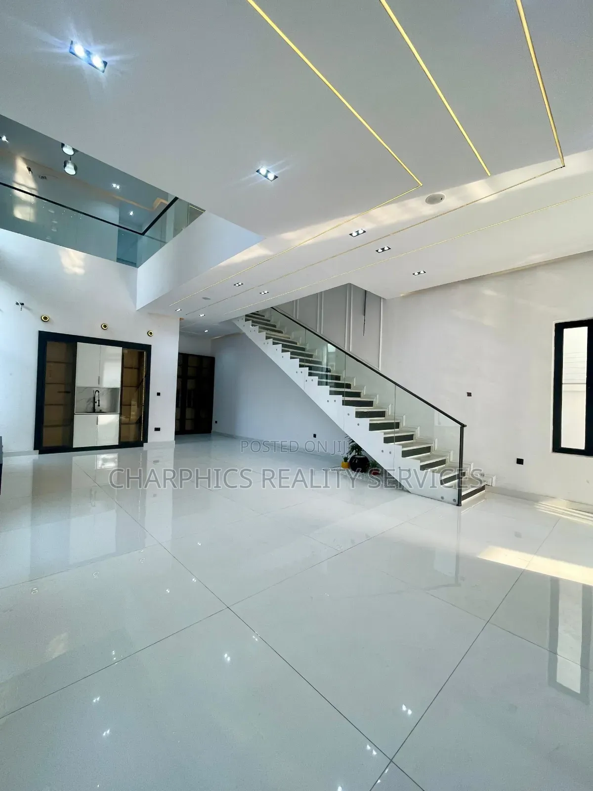 5bdrm Duplex in Idado for sale