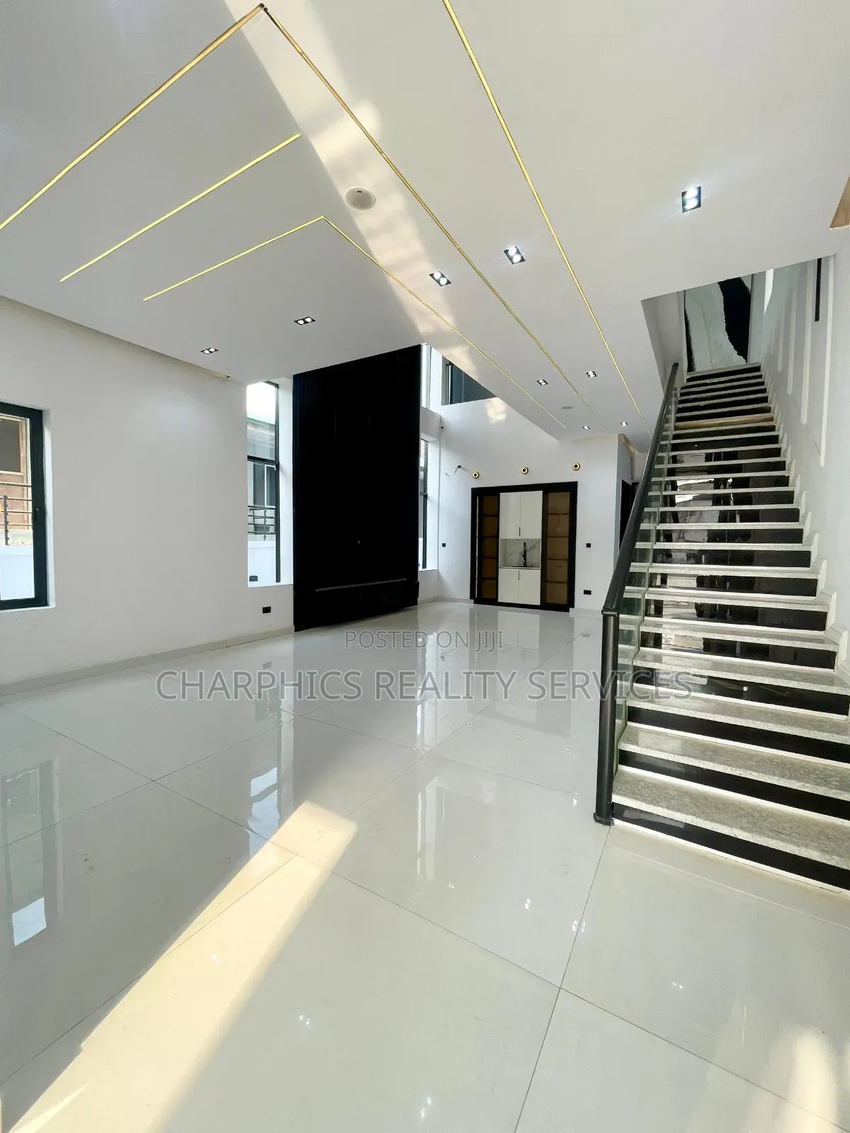 5bdrm Duplex in Idado for sale
