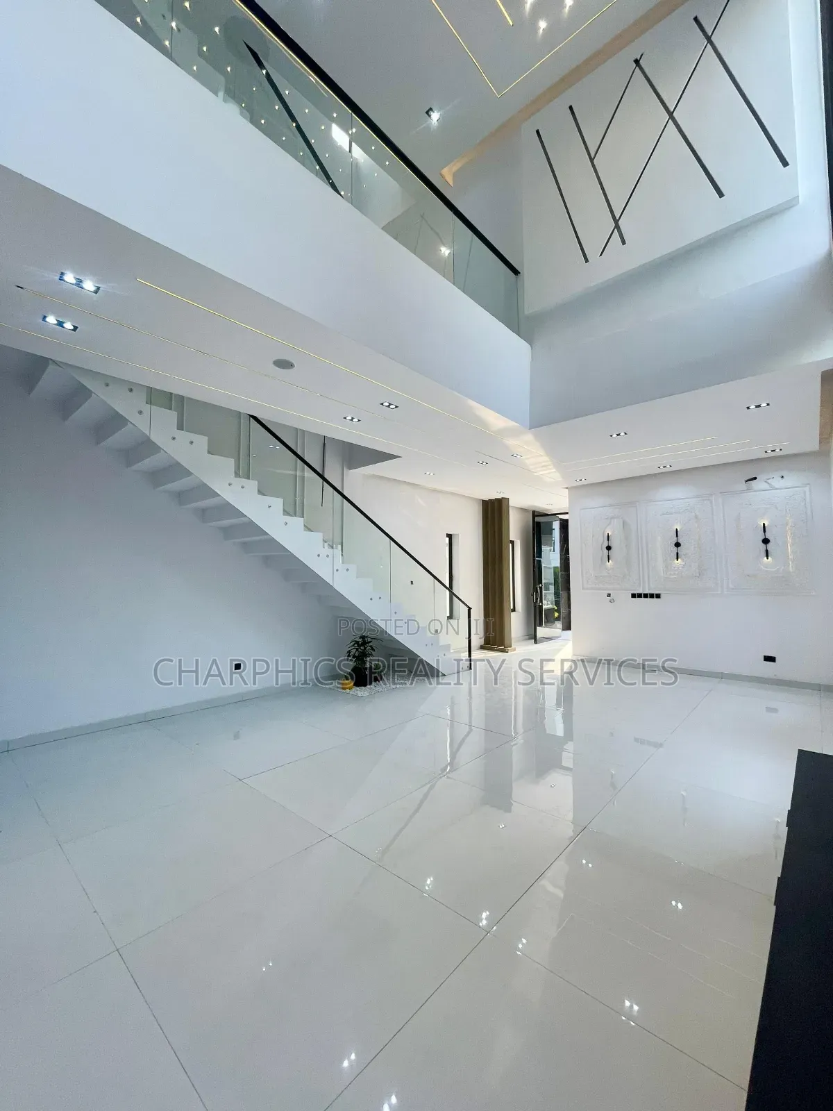 5bdrm Duplex in Idado for sale