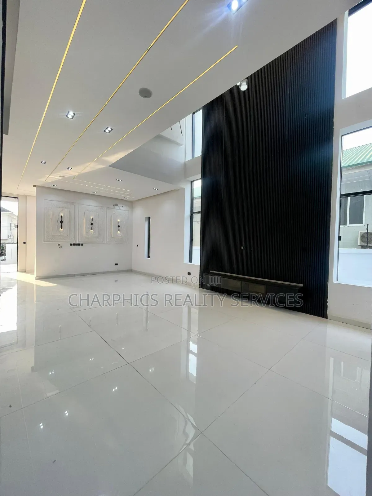 5bdrm Duplex in Idado for sale