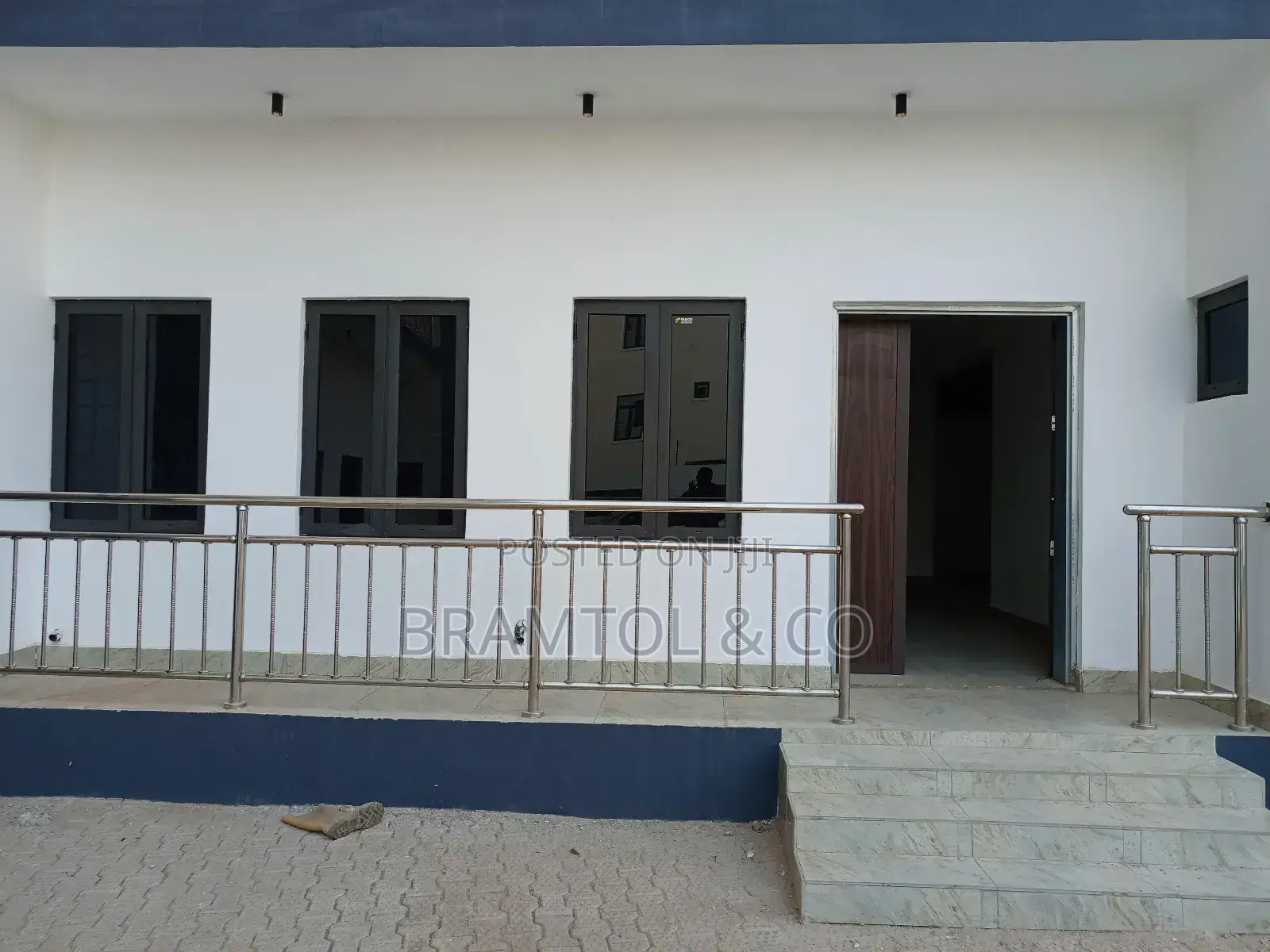 3bdrm Block of Flats in Durumi for rent