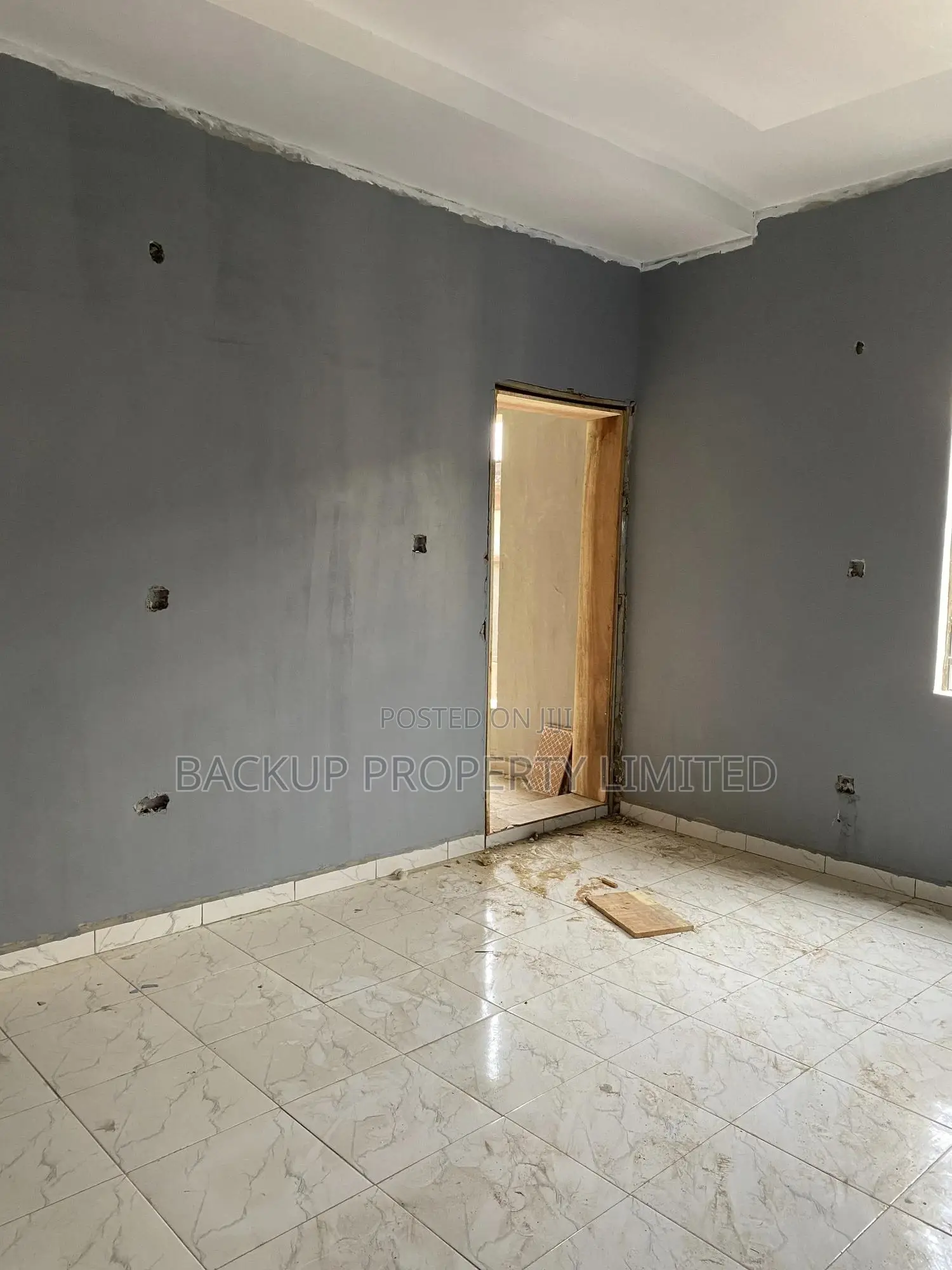 Mini Flat In Off Randle Avenue For Sale