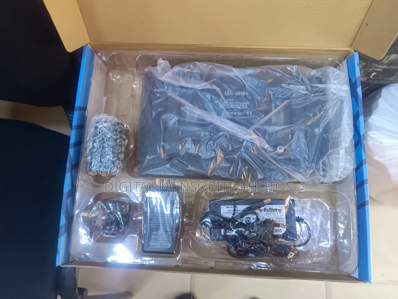 Brand New Pro Led 800 Light Kit With Small Stand