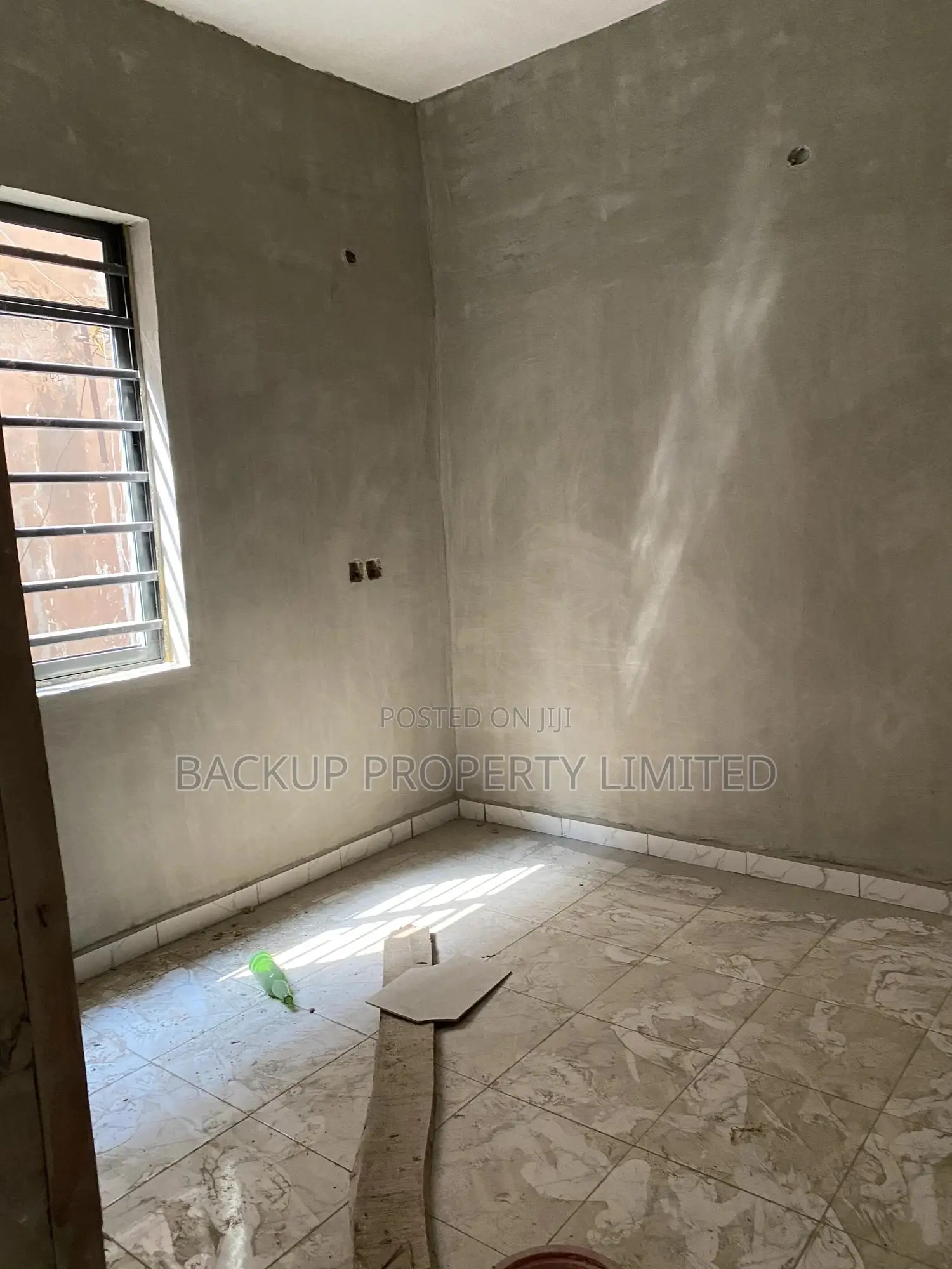 Mini Flat In Off Randle Avenue For Sale