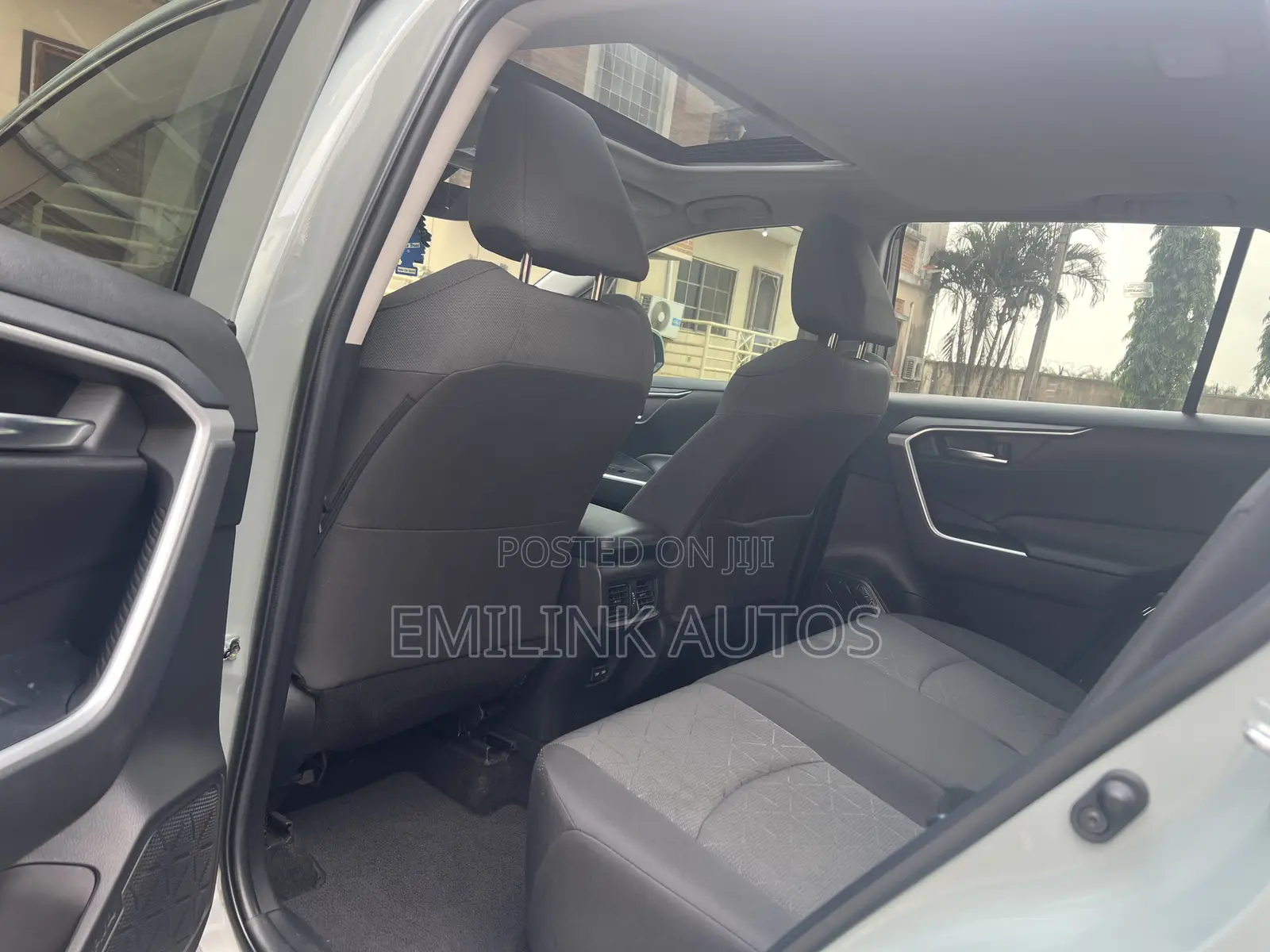 Toyota RAV4 XLE 2022 Gray