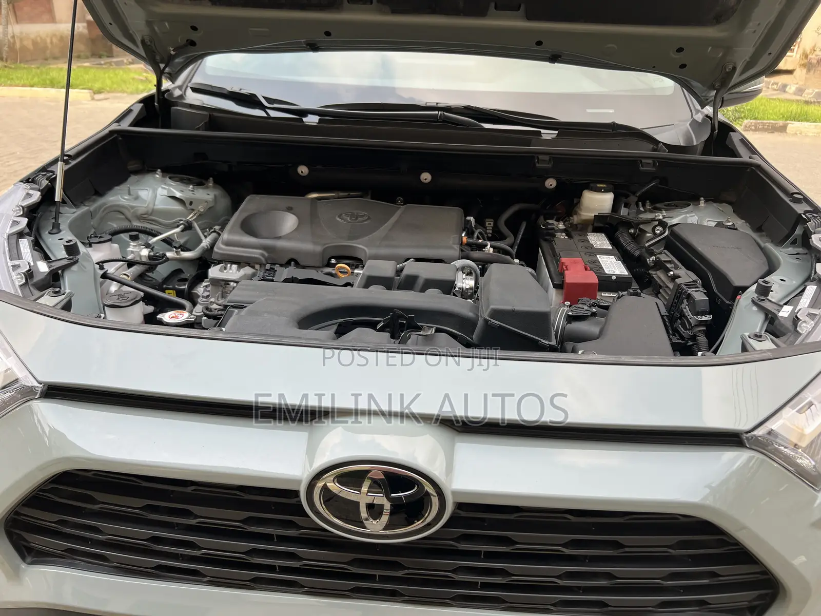 Toyota RAV4 XLE 2022 Gray