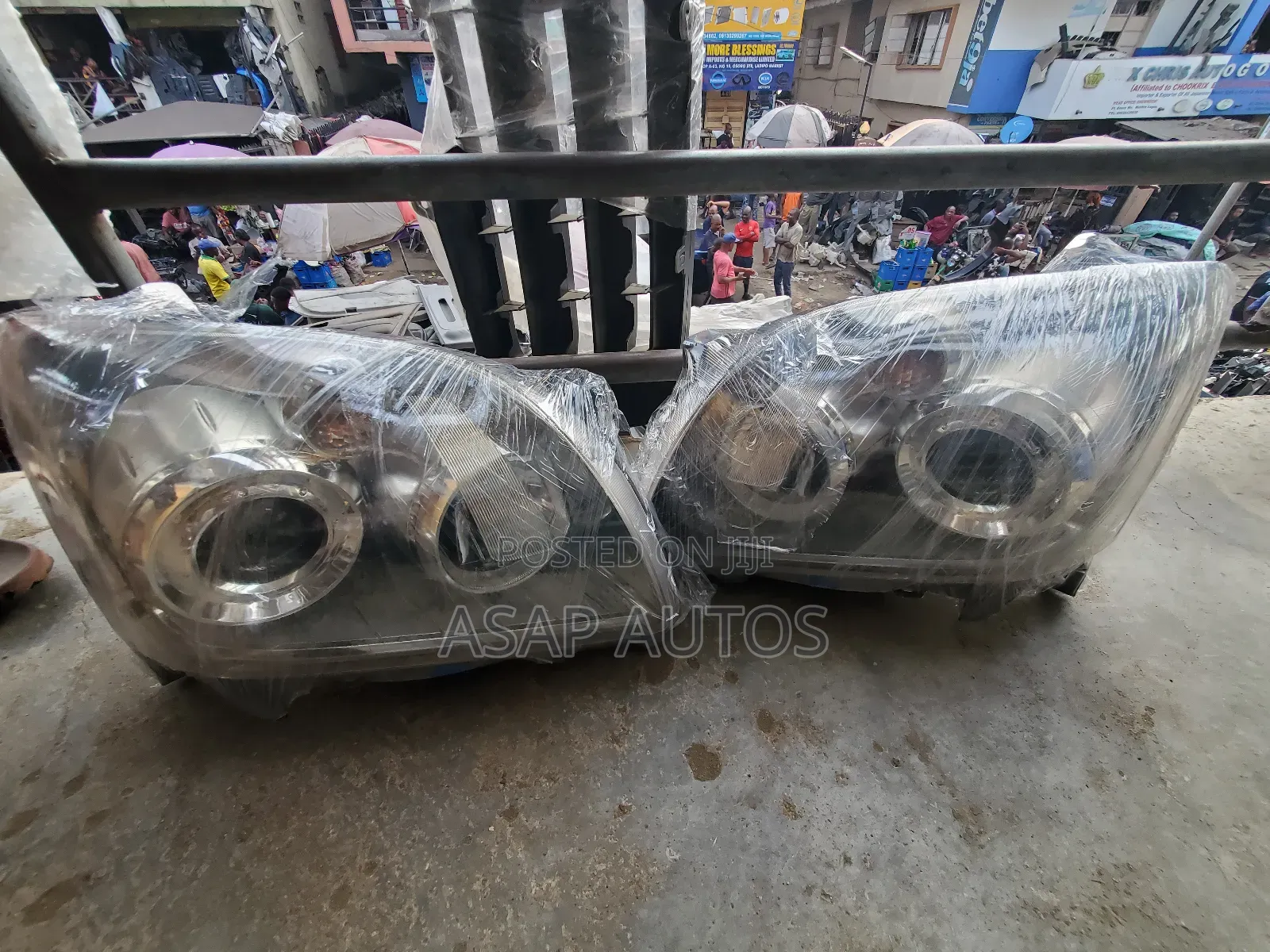 Headlamp for Toyota Avensis