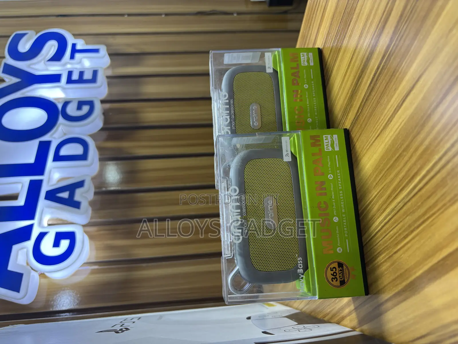 Oraimo Portable Speaker, Music in Palm