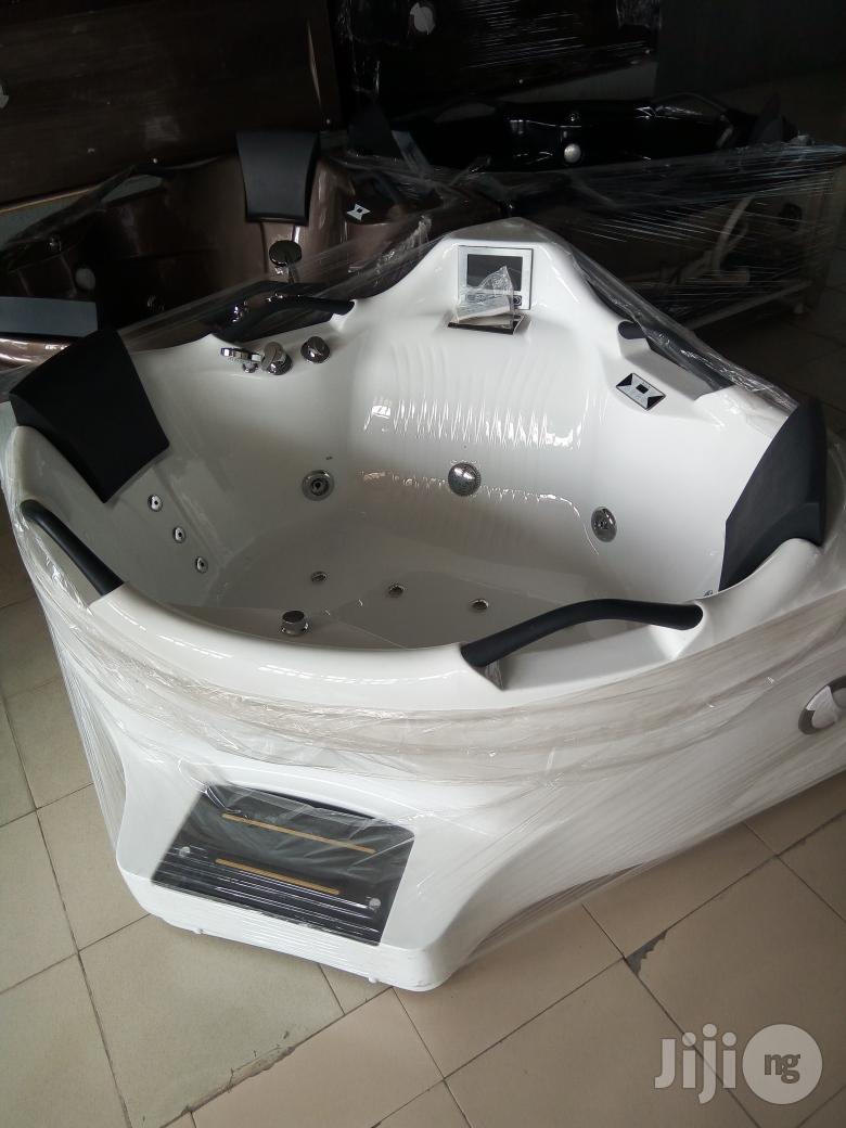 150cm X 150cm Corner Fibre Jacuzzi