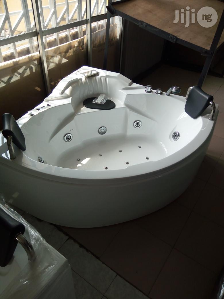150cm X 150cm Corner Fibre Jacuzzi