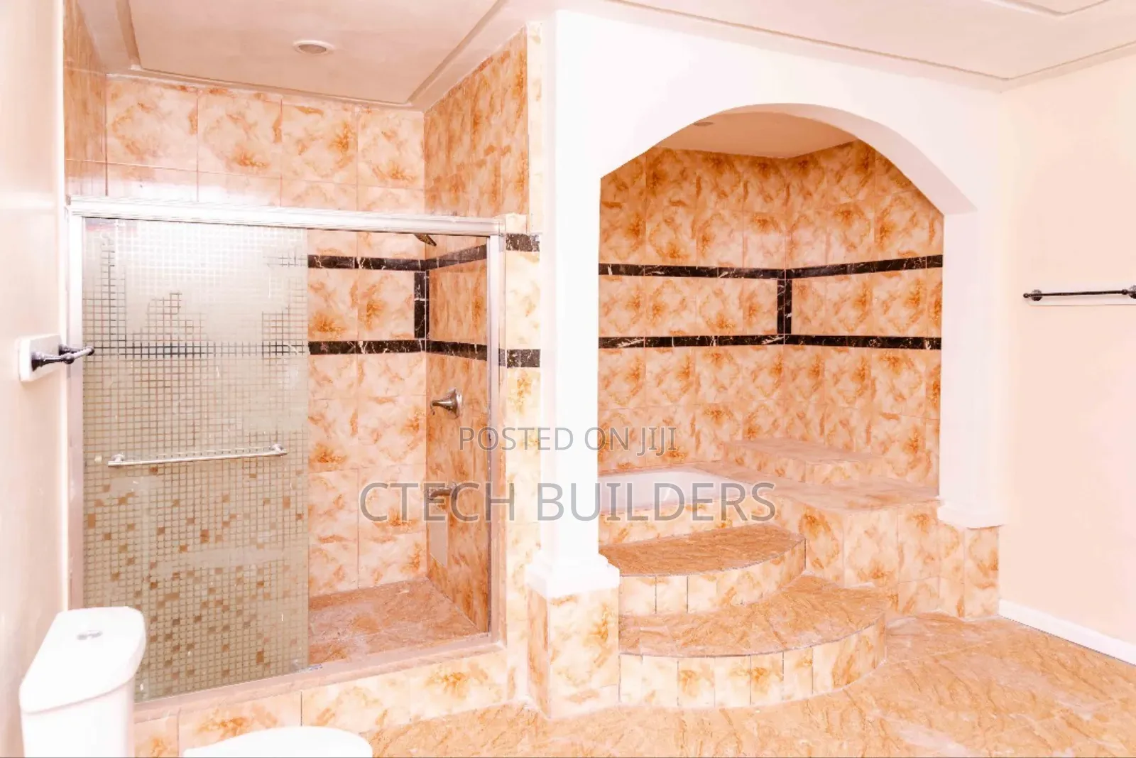 3bdrm Block of Flats in Benin City for sale